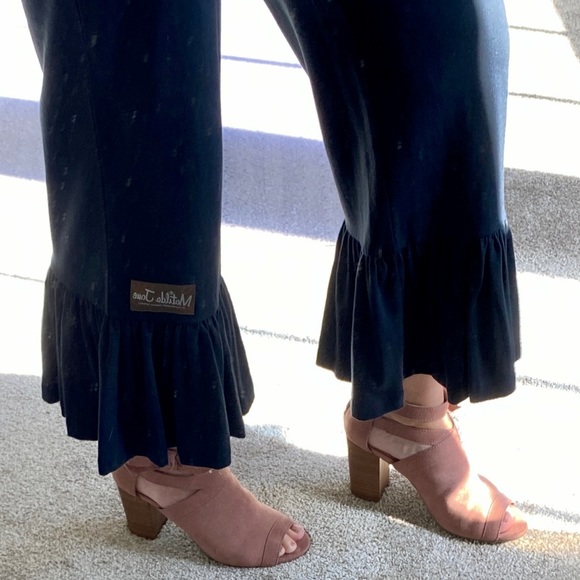 Matilda Jane Pants - Matilda Jane Size S - Black “Big Ruffle” pants EUC
